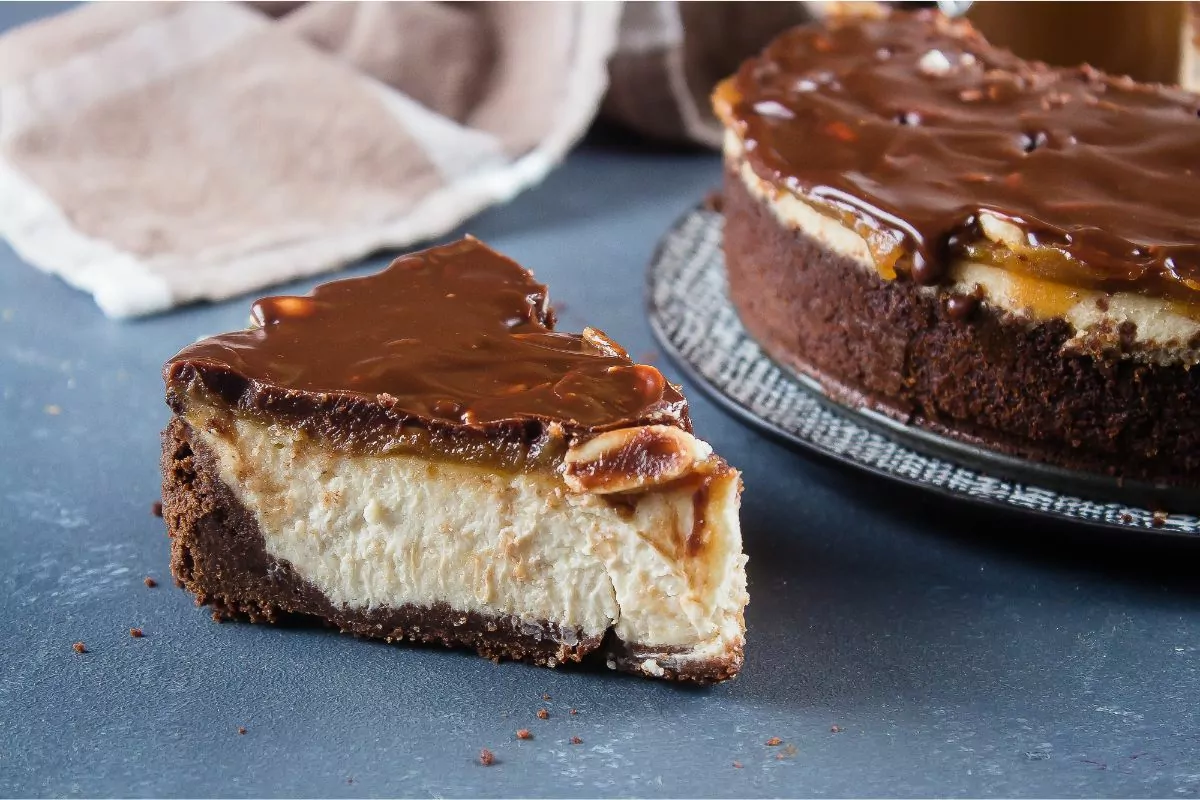 How To Make A Homemade Vegan Snickers Cheesecake!