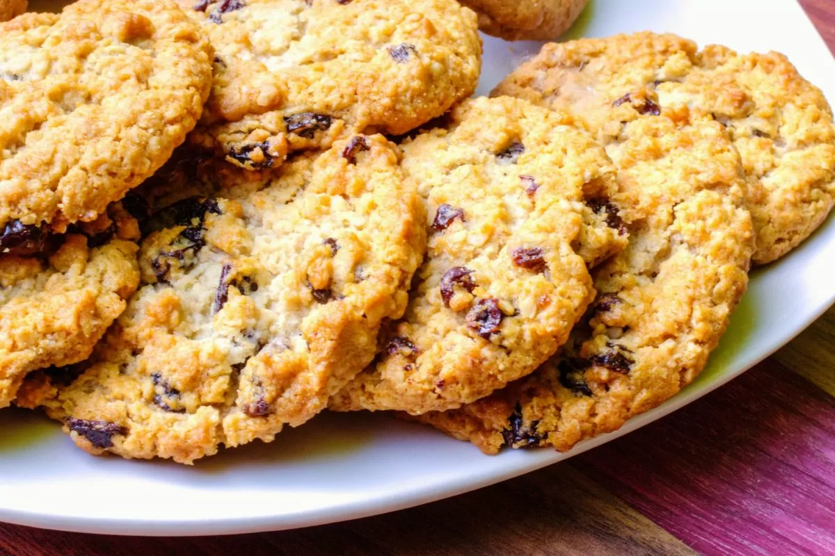 How To Make Carrot, Ginger, And Raisin Breakfast Cookies (1)