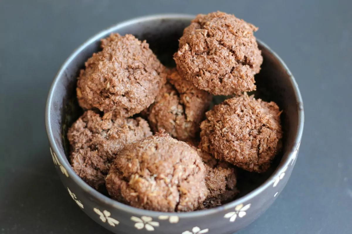 How To Make Vegan-Friendly Peanut Butter And Cacao Cookies