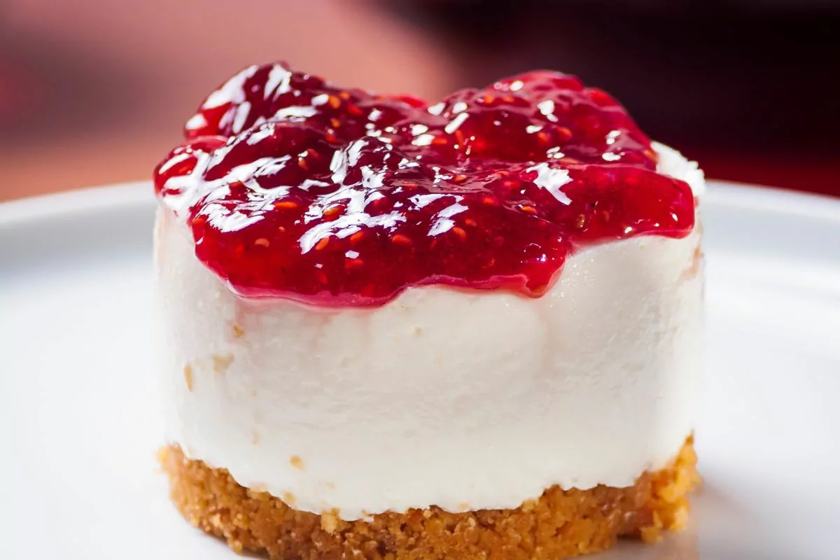 vegan raspberry and white chocolate cheesecake