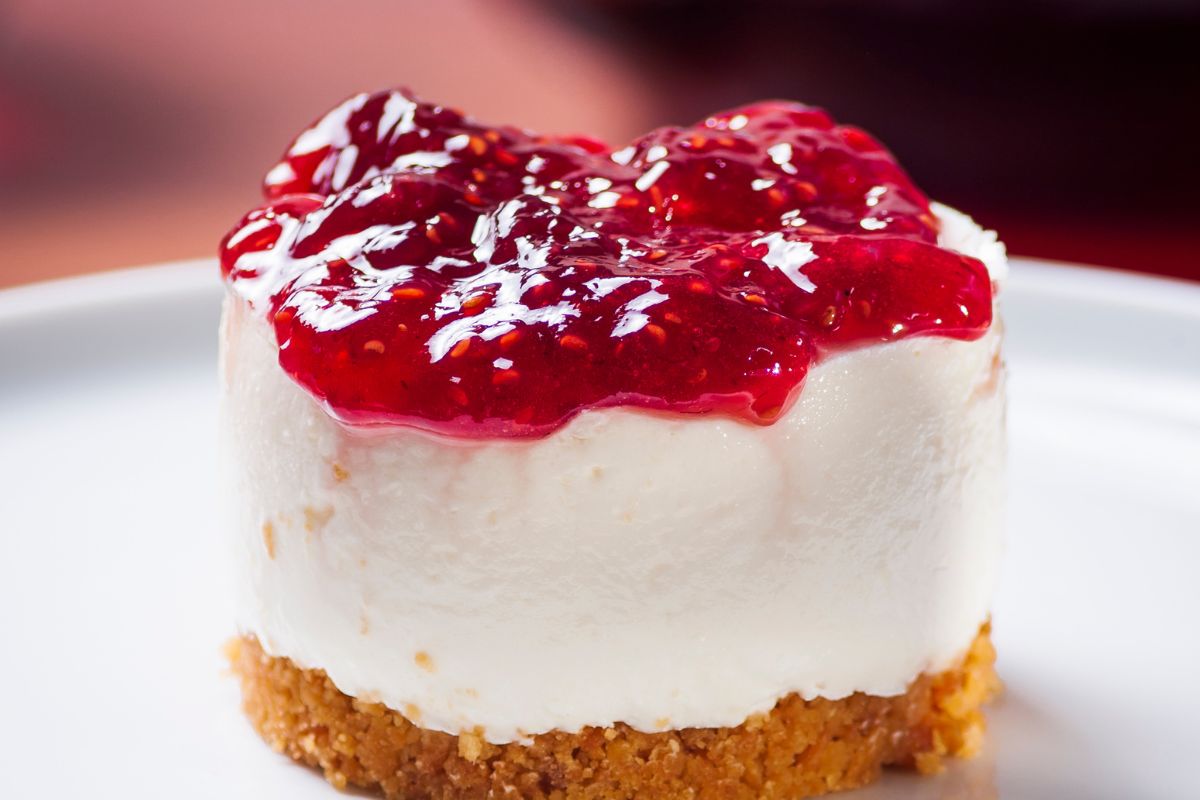 vegan raspberry and white chocolate cheesecake