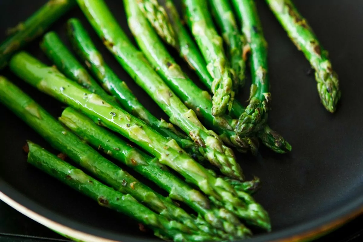 How-To-Cook-Asparagus-In-An-Air-Fryer