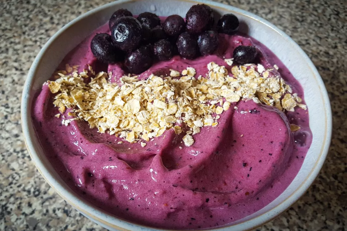 How To Create A Thick And Creamy Acai Bowl?